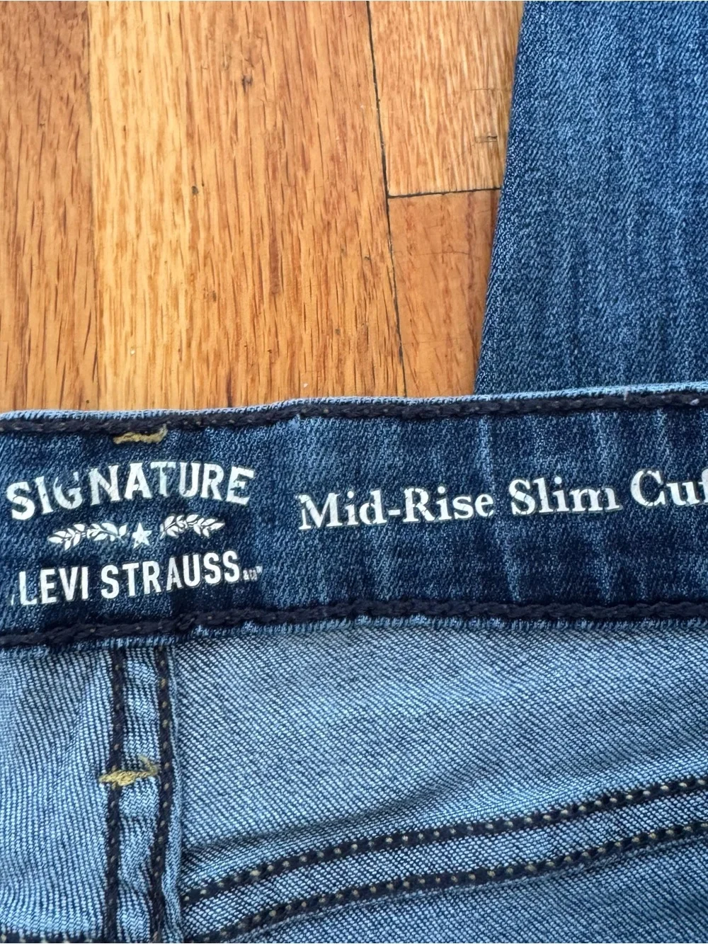 Levi Strauss Women Signature Mid Rise Slim Cuffed Jeans Size 27